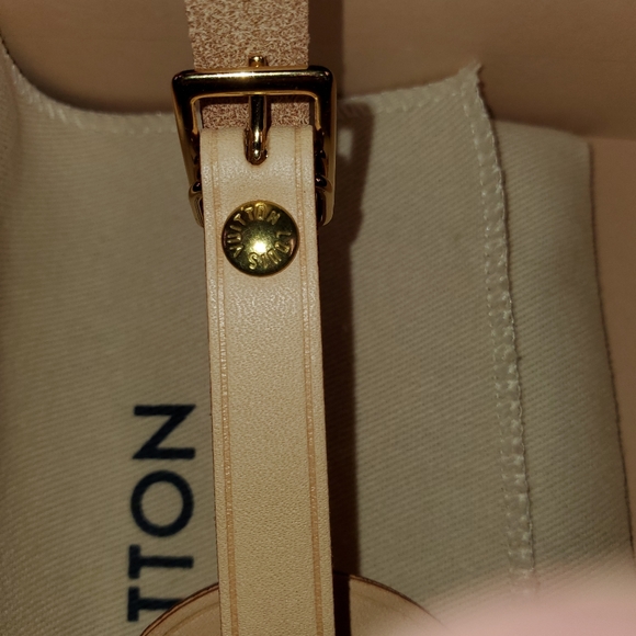 NWT L.V. L.E. LUGGAGE TAG - Picture 6 of 7